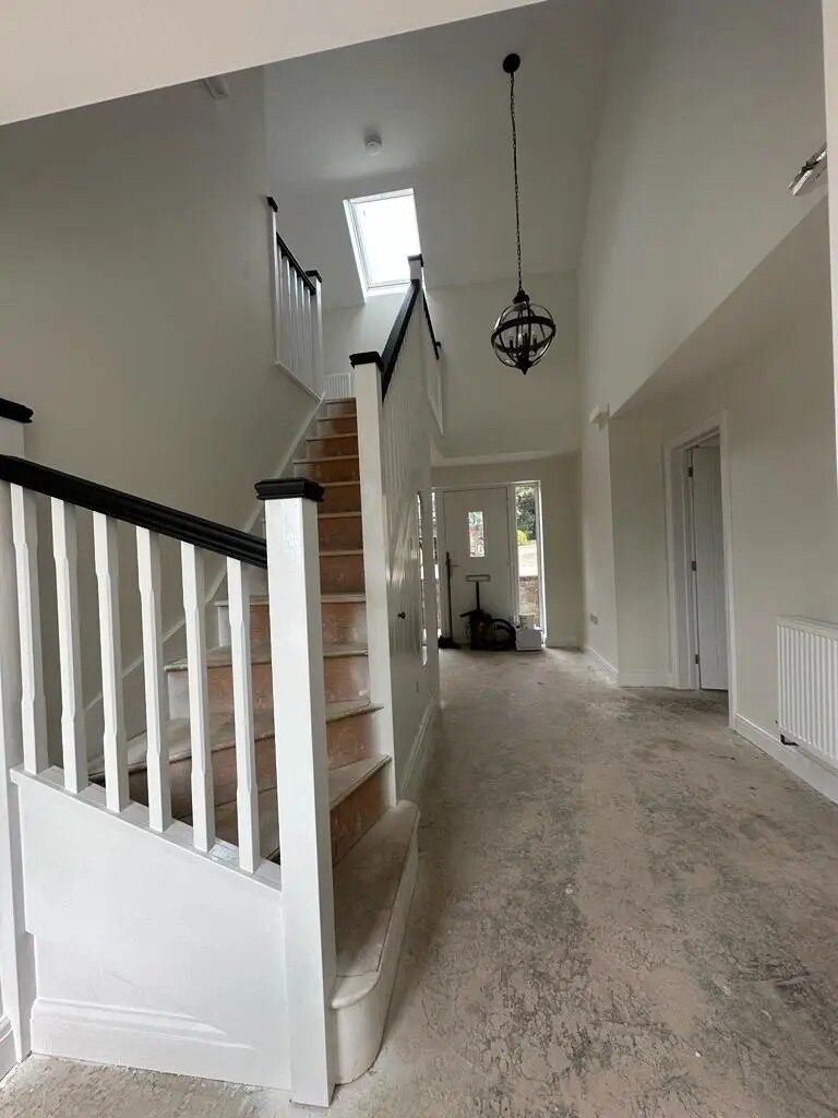 6a9bccf31254af63a0fc9c18f6ecbaf3.Painted-Redwood-Staircase-in-Herefordshire-2-Copy