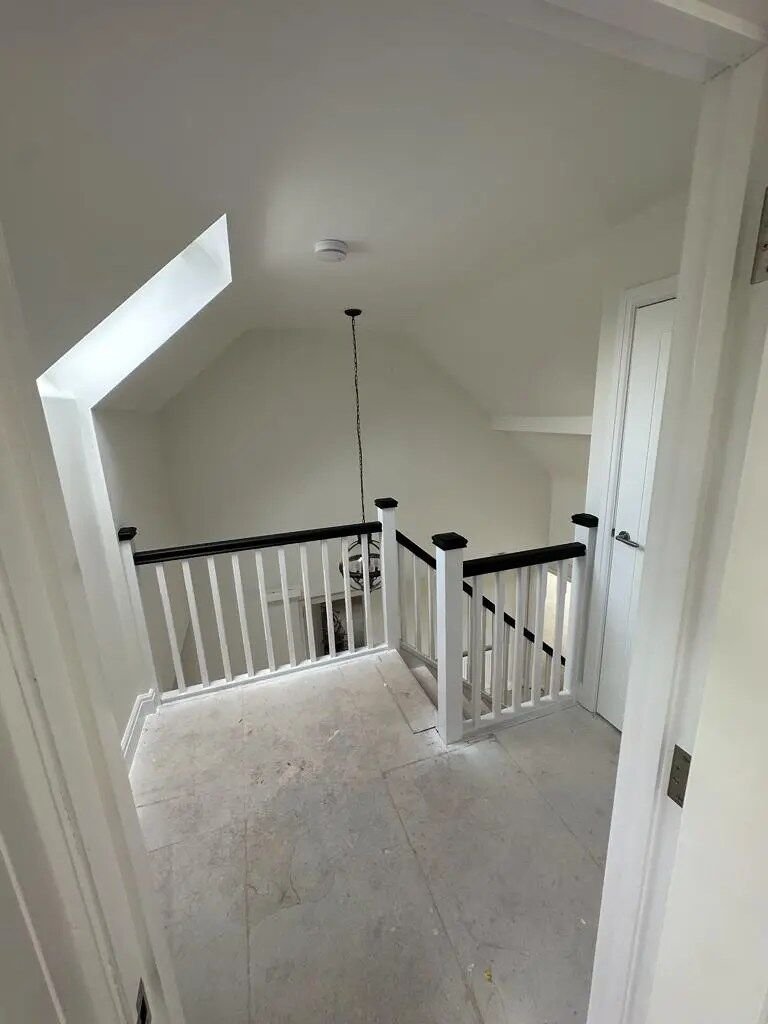 6a9bccf31254af63a0fc9c18f6ecbaf3.Painted-Redwood-Staircase-in-Herefordshire-landing-Copy