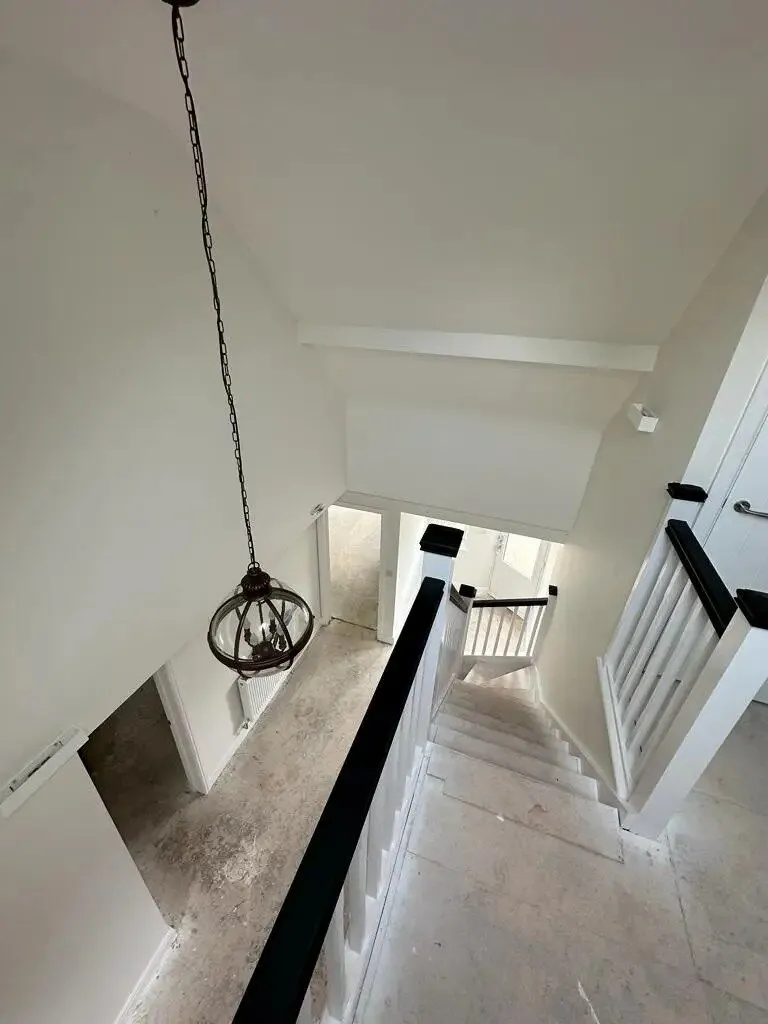 6a9bccf31254af63a0fc9c18f6ecbaf3.Painted-Redwood-Staircase-in-Herefordshire-1-1